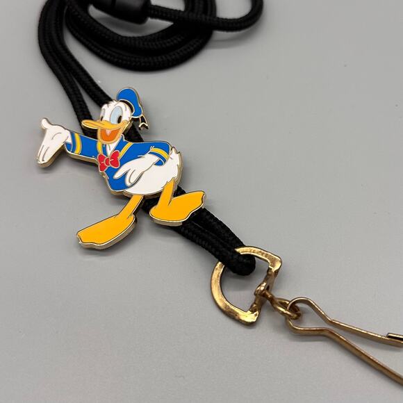 Disney Donald Duck USA Cast Member Exclusive Bolo ID Lanyard - Picture 8 of 9